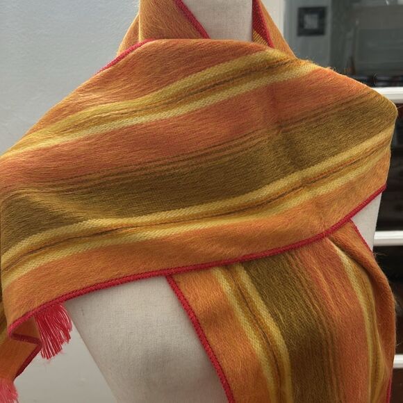 Beautiful alpaca scarf from Ecuador so soft and warm! - Picture 4 of 11